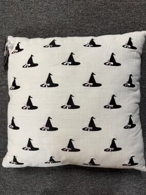 NWT Spooky by Indigo Home Witches Hat Pillow - 20x20